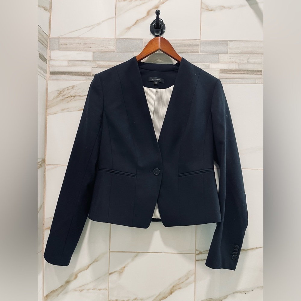 Ann Taylor Navy Women's Blazer - Picture 2 of 15